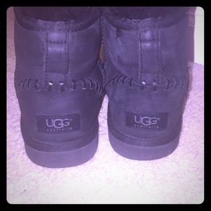 Uggs kids ankle boot gently used black size 4